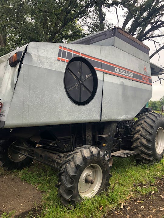 Gleaner R52