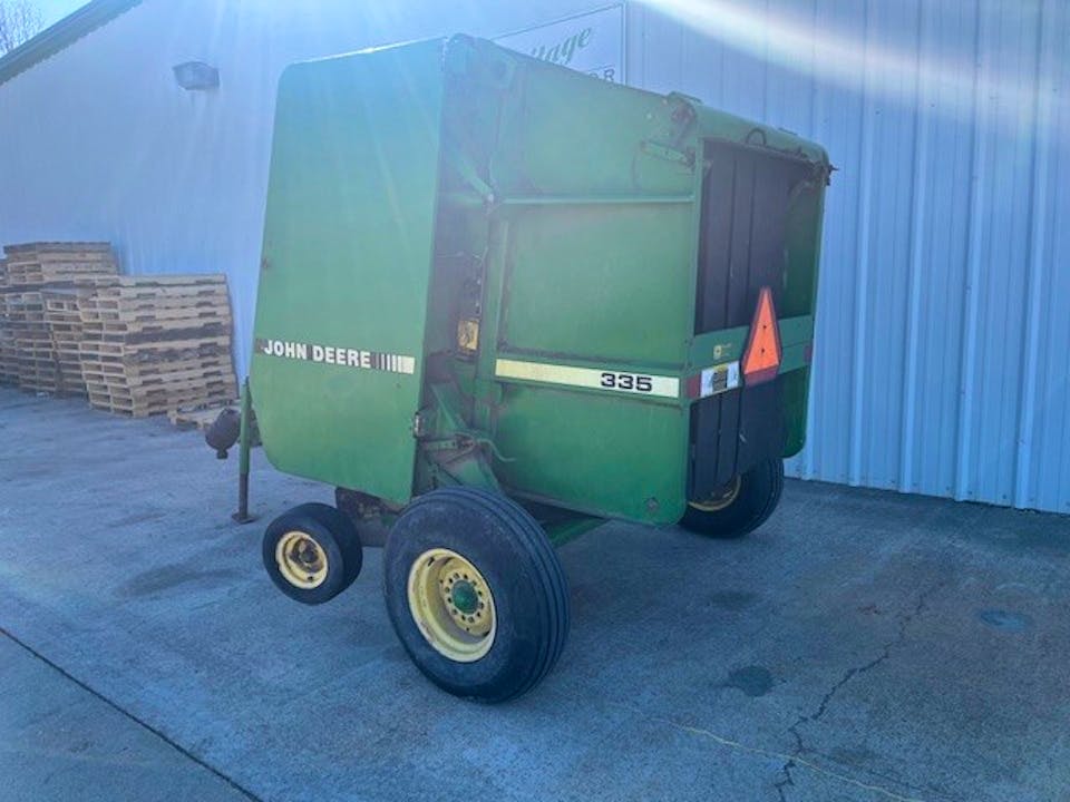 John Deere 335