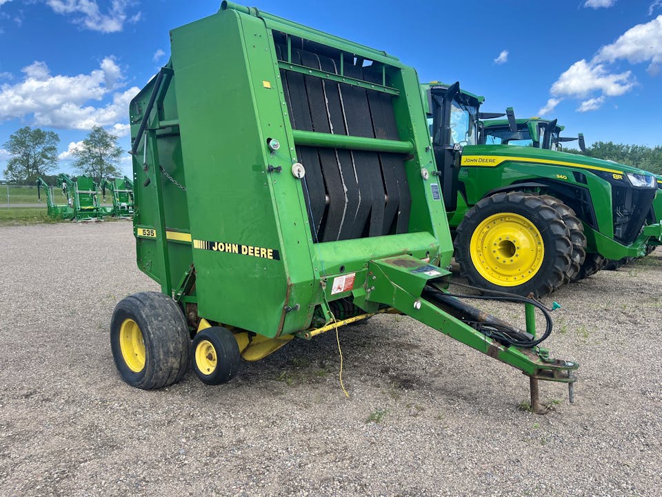 John Deere 535