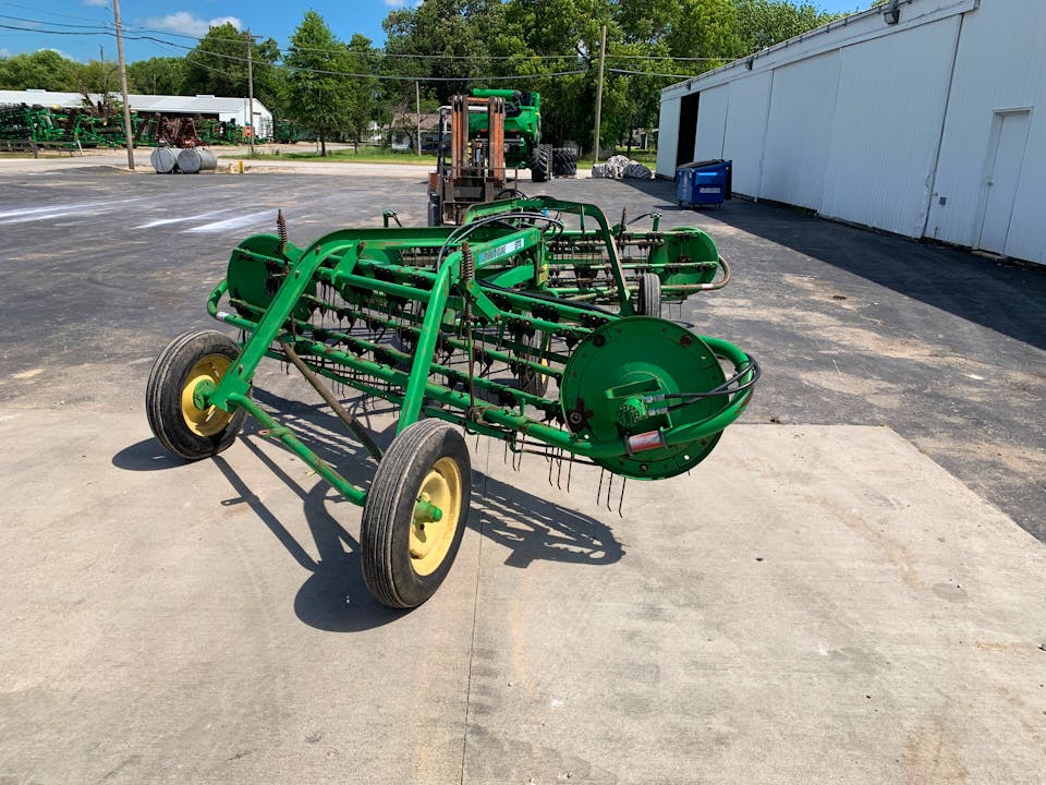 John Deere 672