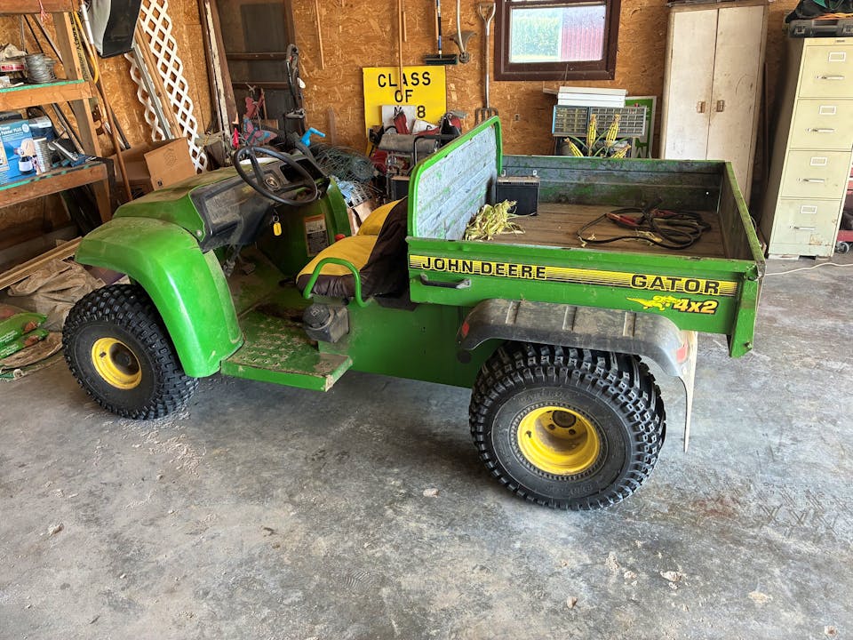 John Deere 4X2