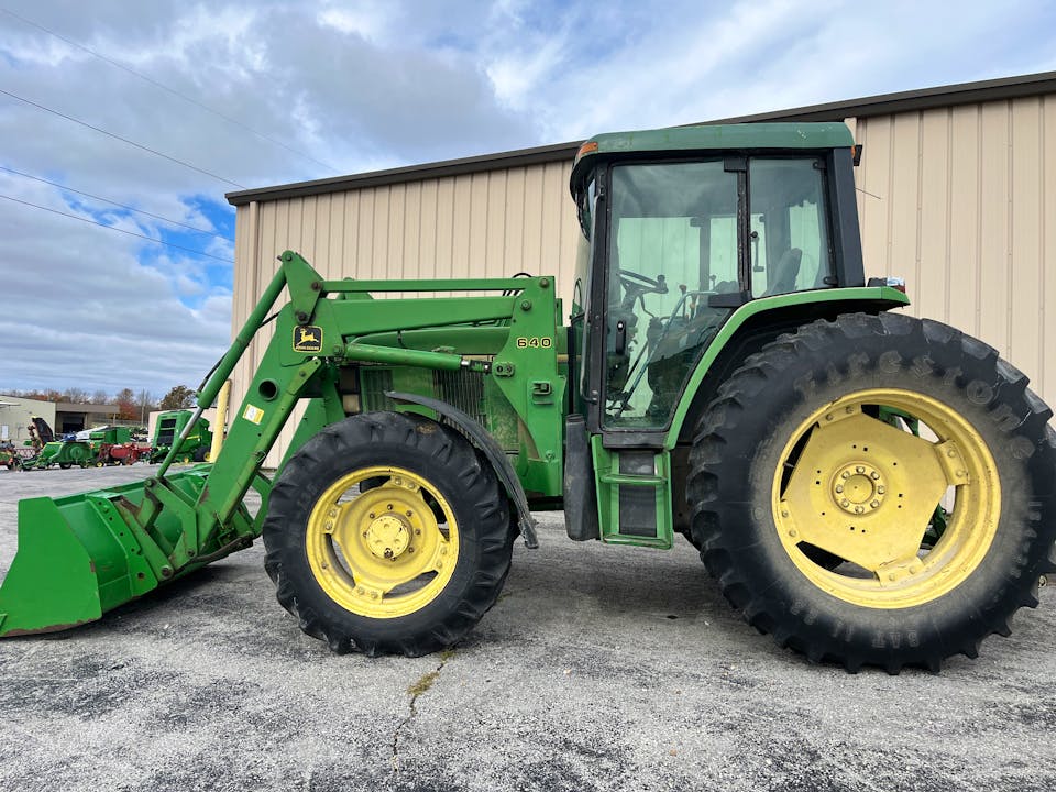 John Deere 6400