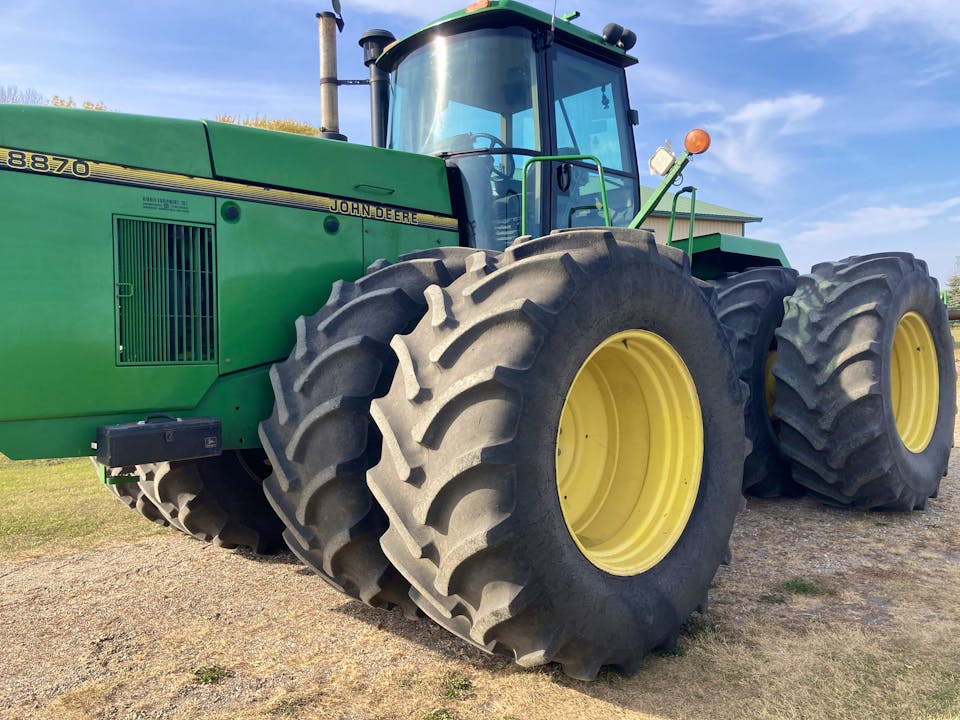 John Deere 8870