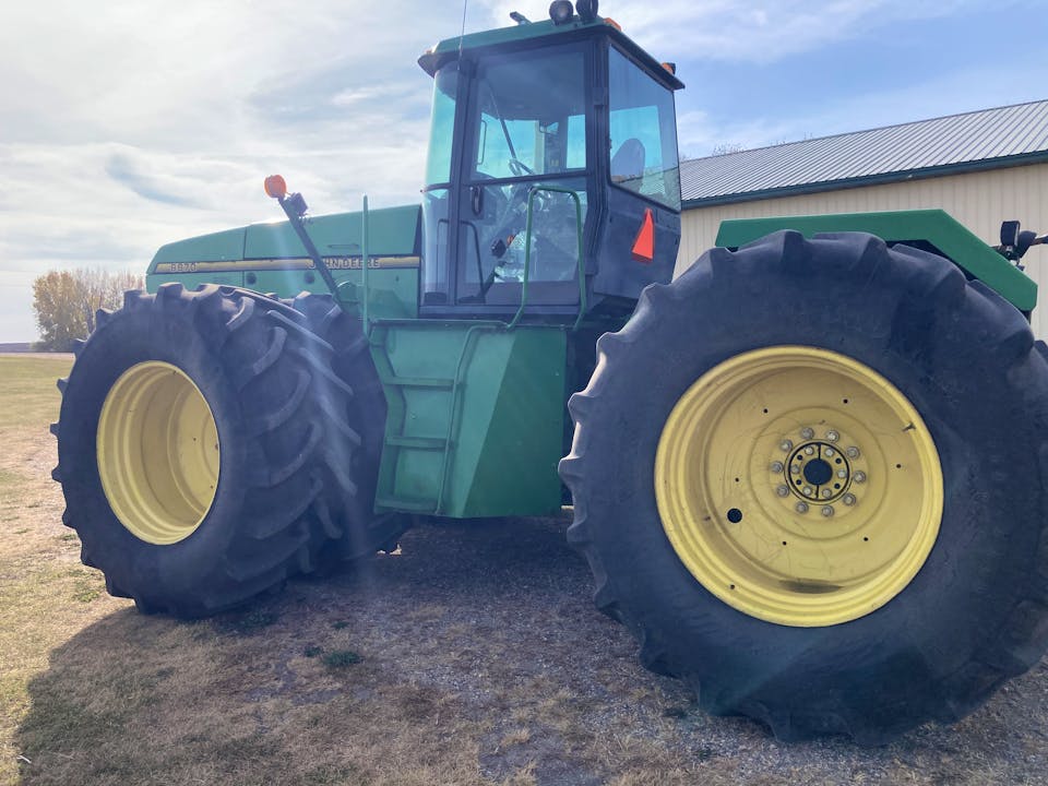 John Deere 8870