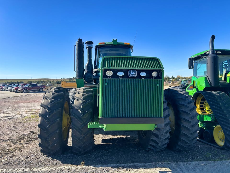 John Deere 8960