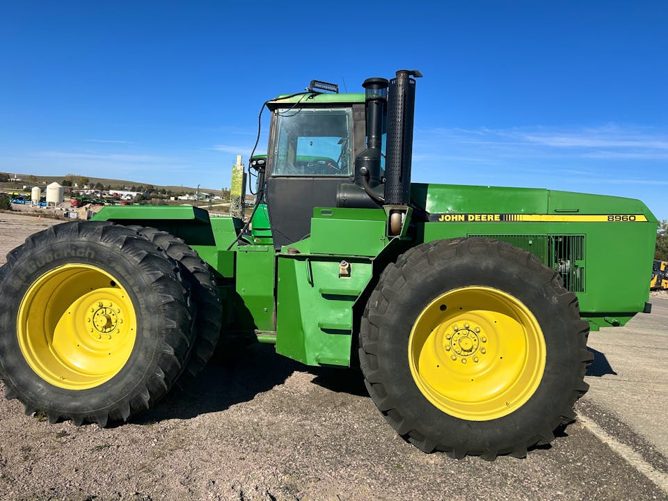 John Deere 8960