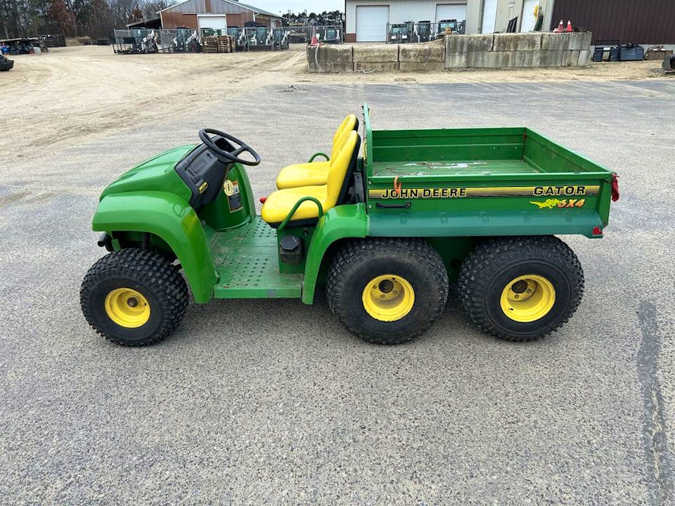 John Deere 6X4