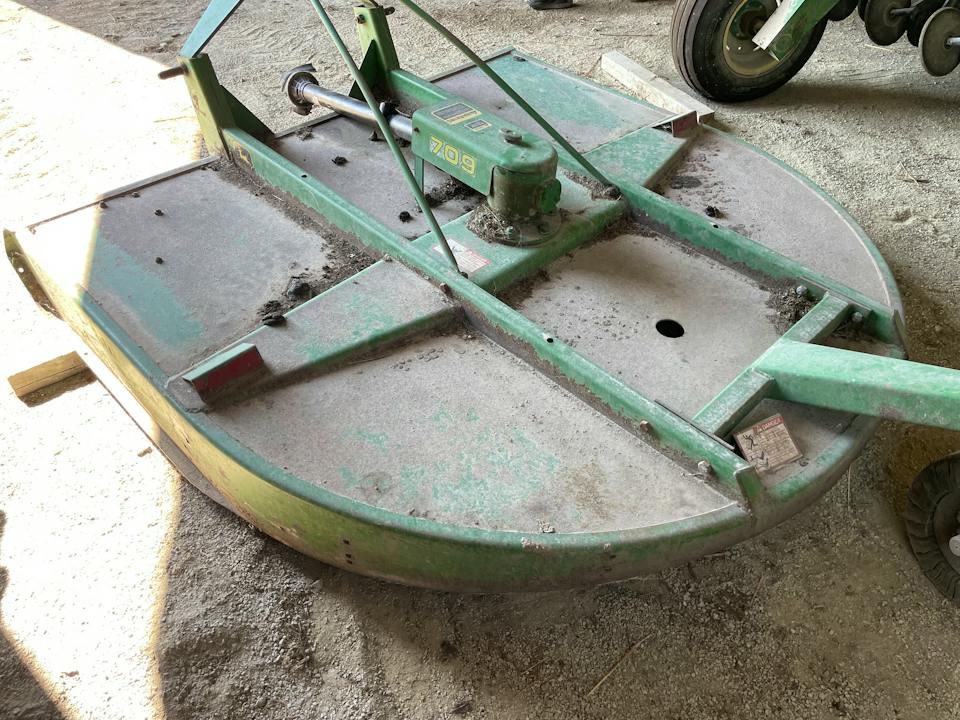 John Deere 709