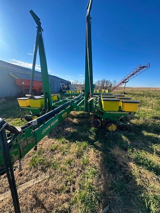 John Deere 7200