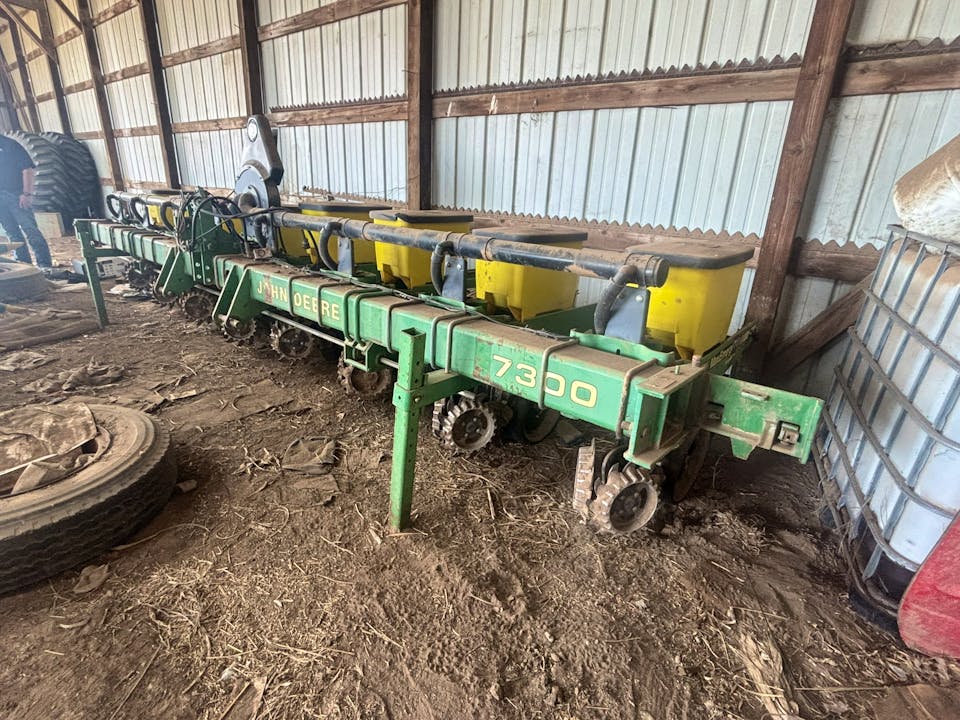 John Deere 7300