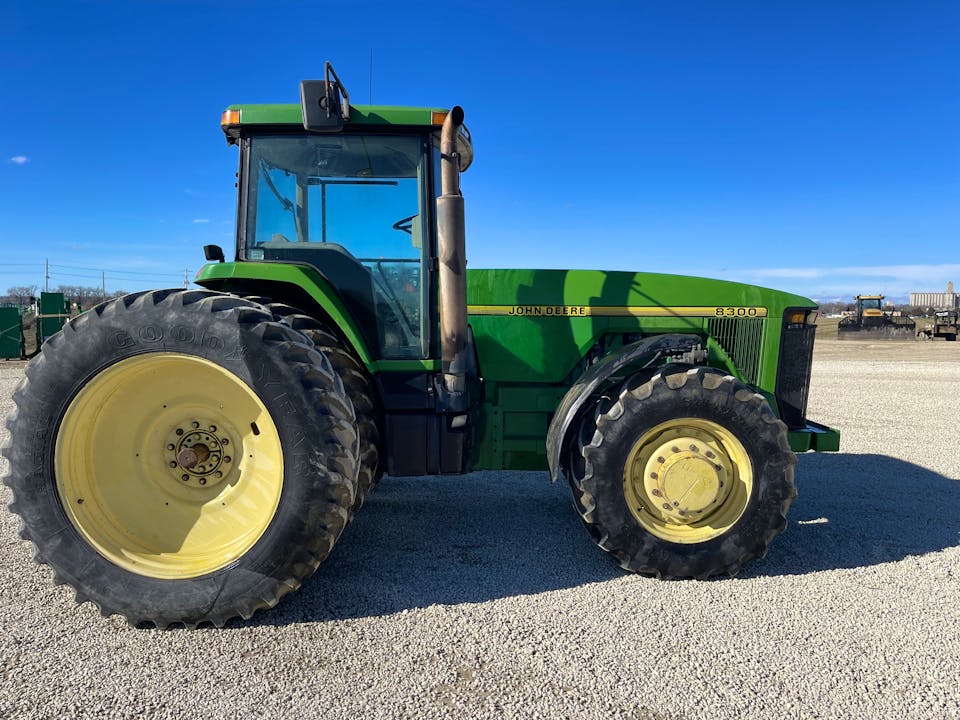 John Deere 8300