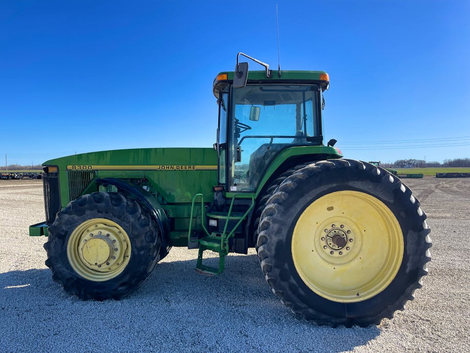 John Deere 8300