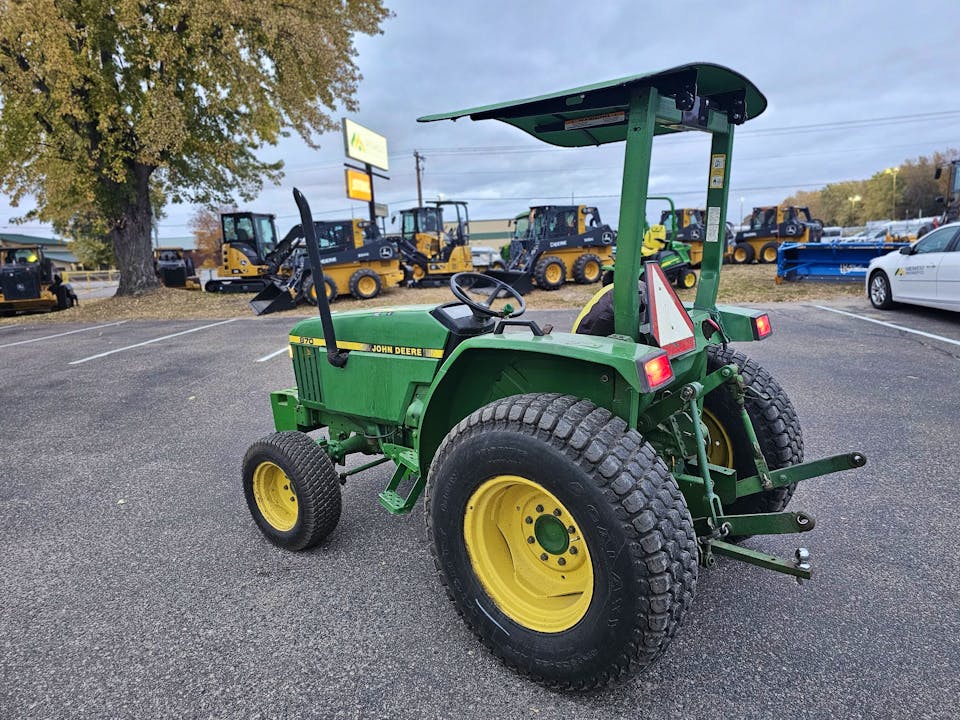 John Deere 870