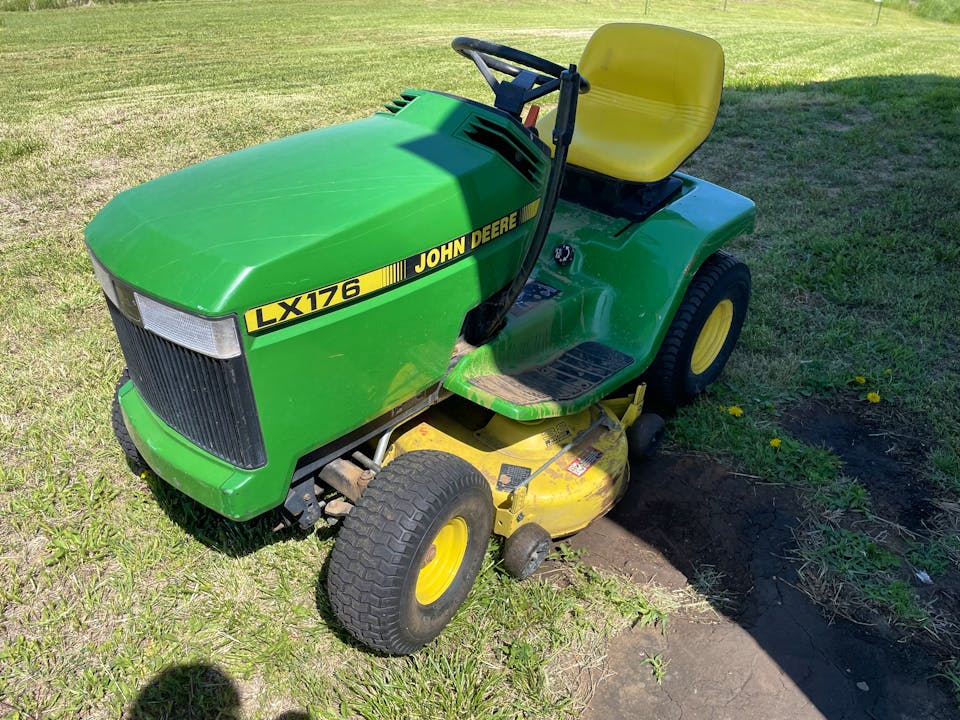 John Deere LX176