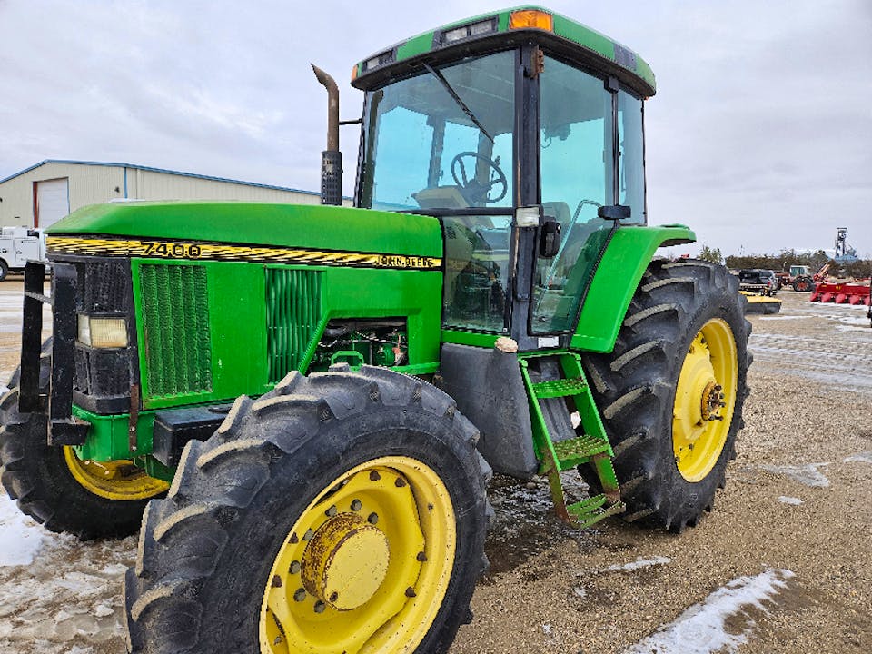 John Deere 7400