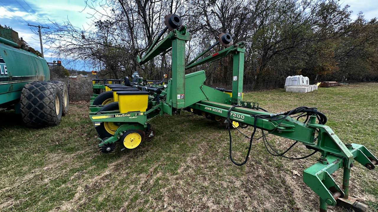 John Deere 7200