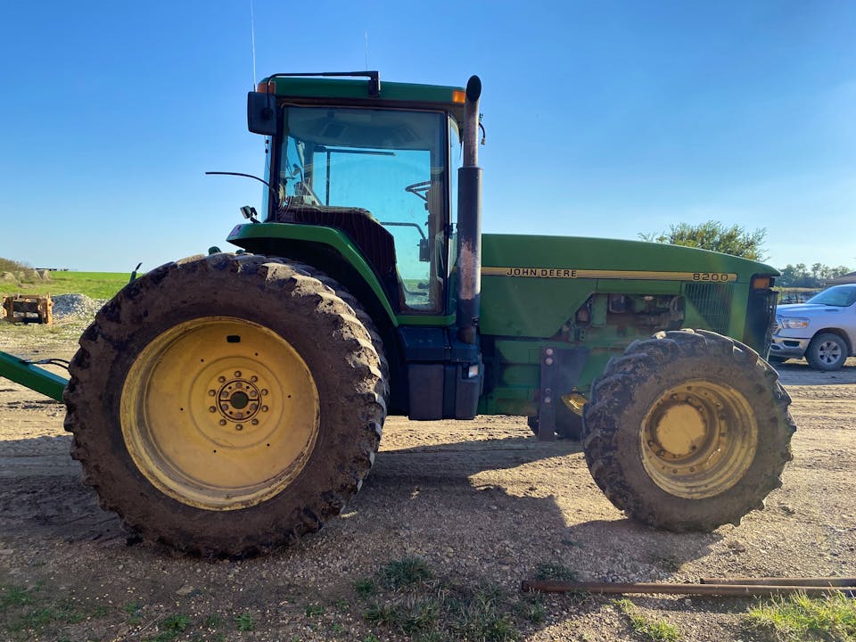 John Deere 8200