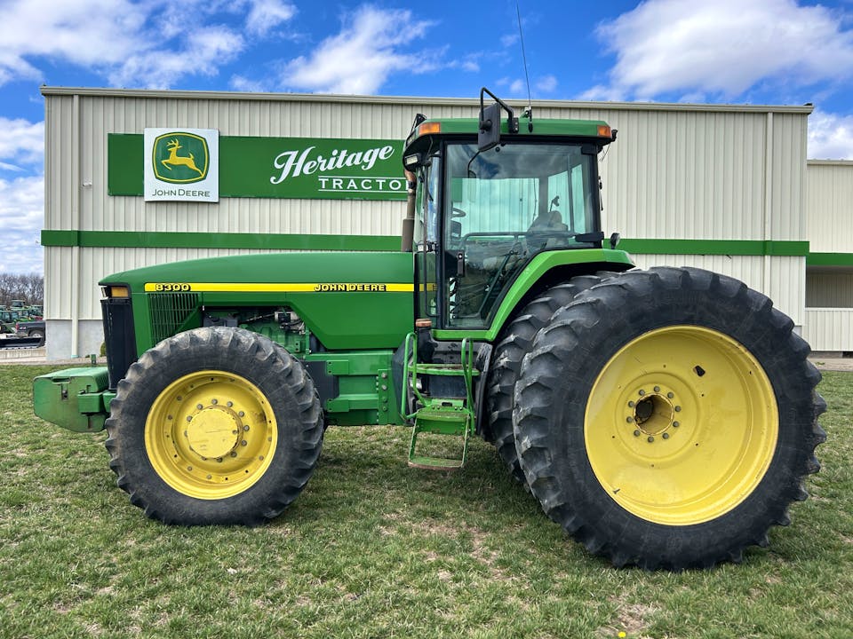 John Deere 8300