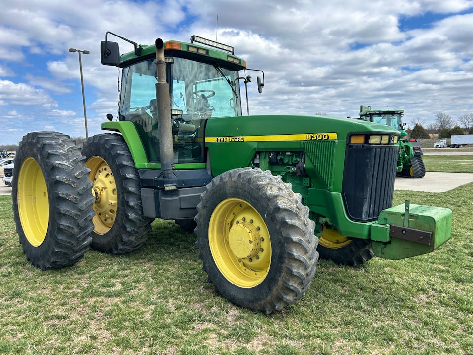 John Deere 8300
