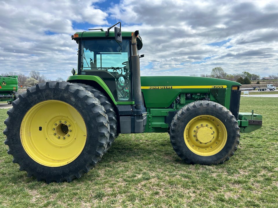 John Deere 8300
