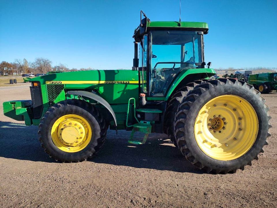John Deere 8300