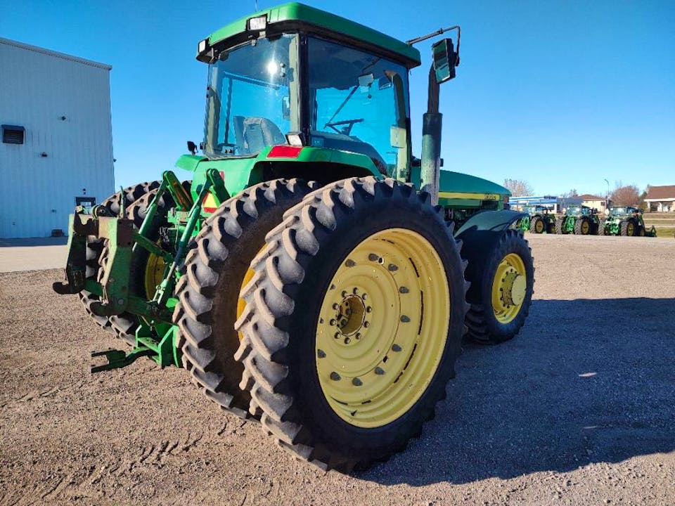 John Deere 8300