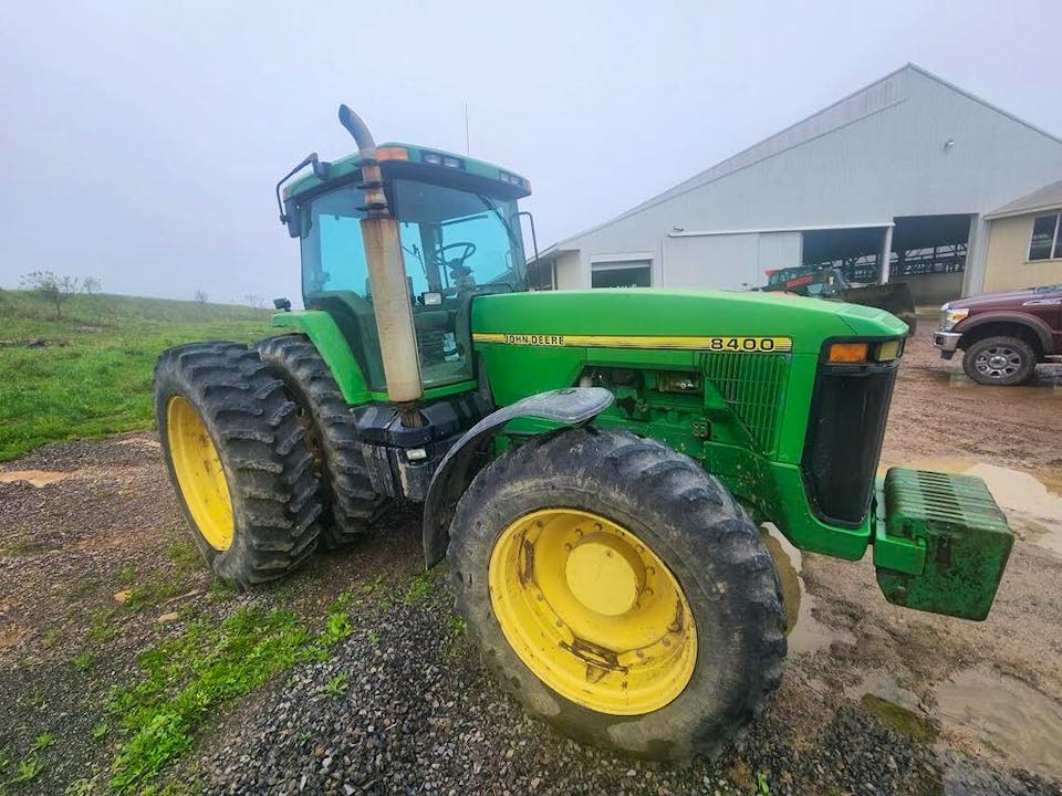 John Deere 8400