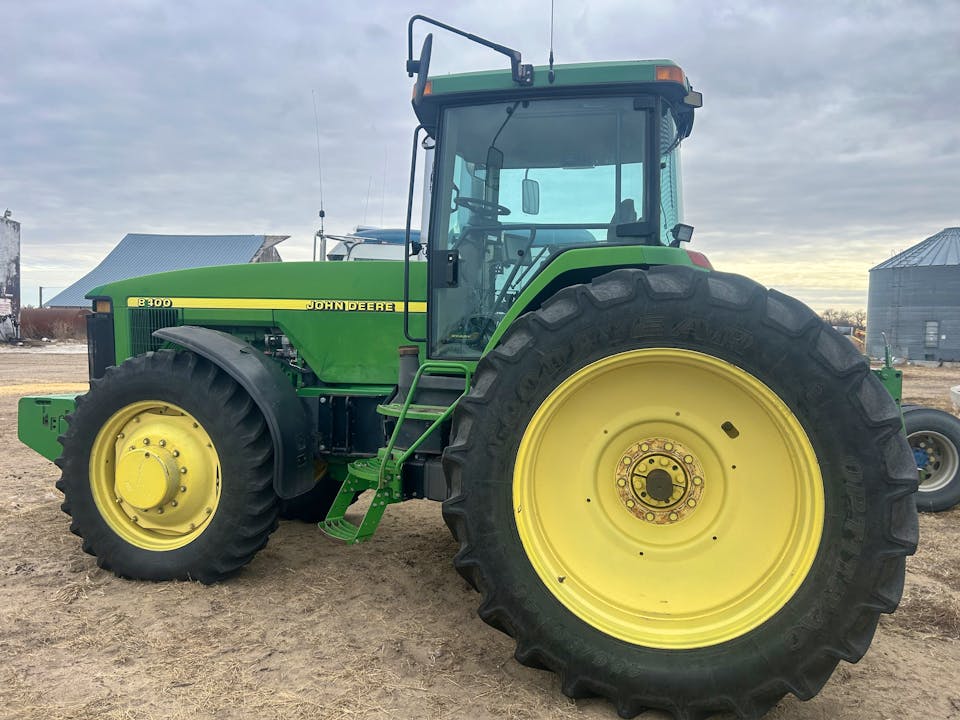 John Deere 8400