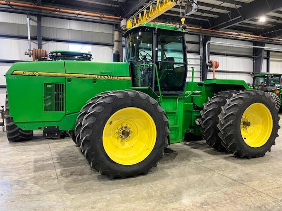 John Deere 8570