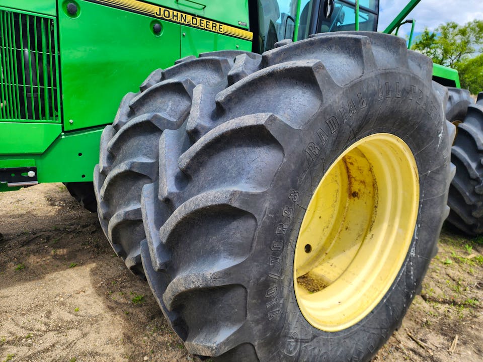John Deere 8870