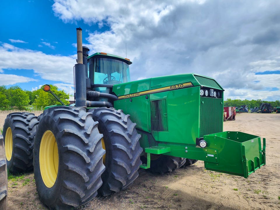 John Deere 8870