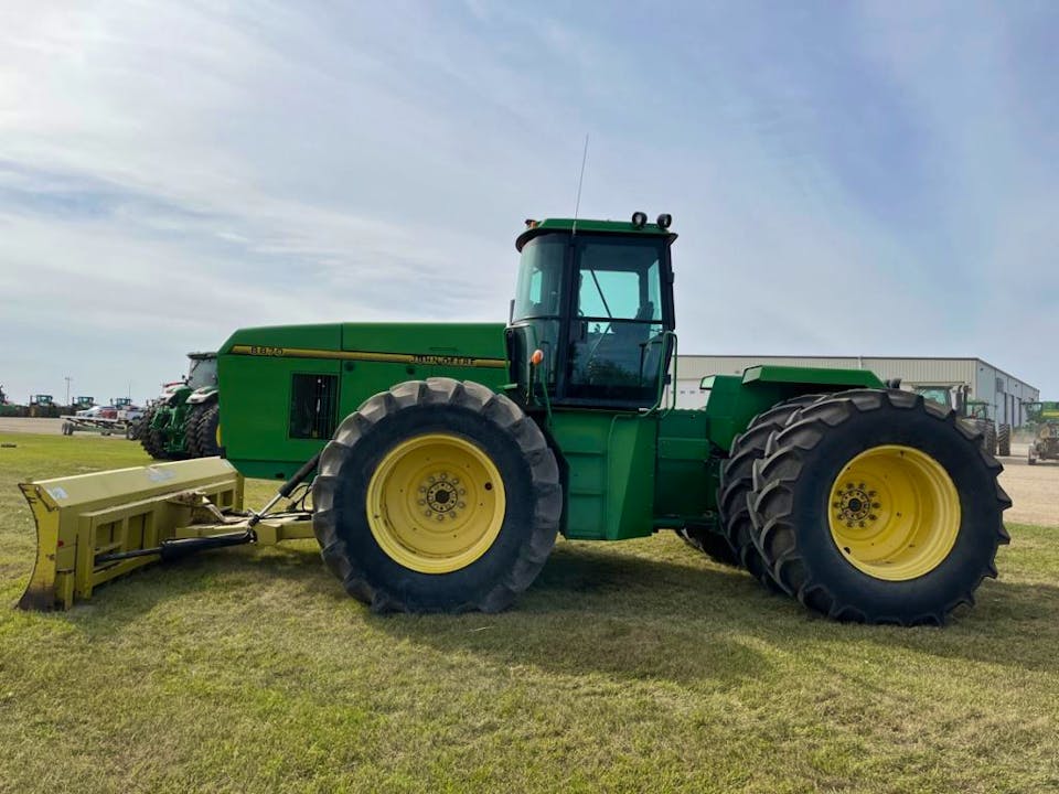 John Deere 8870