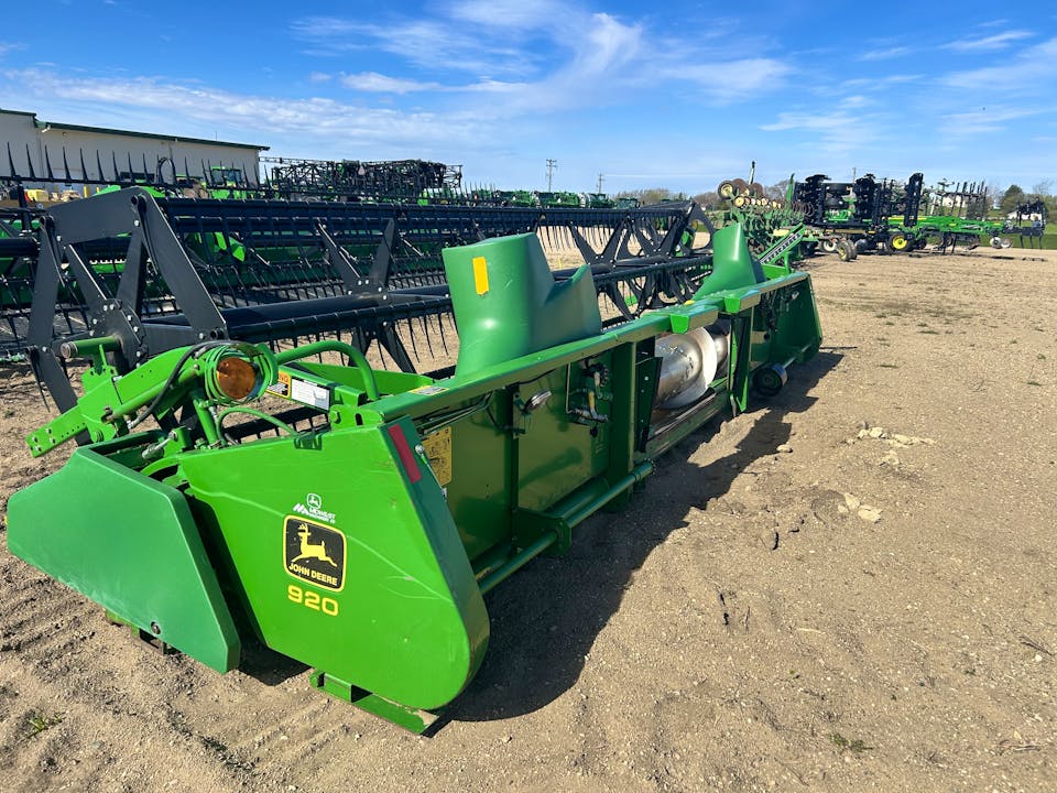 John Deere 920