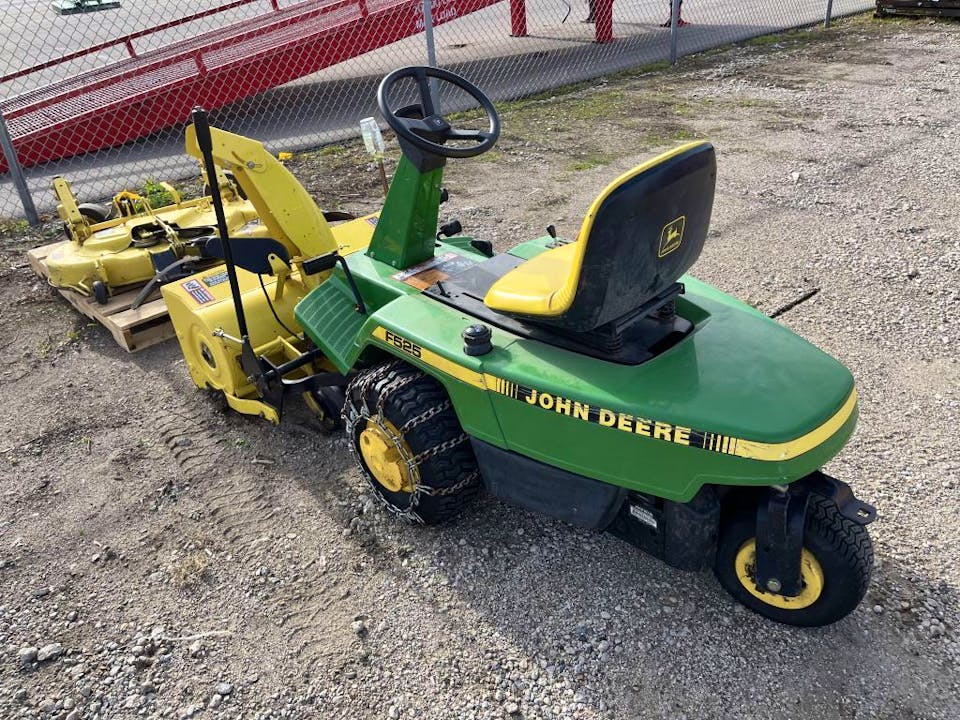 John Deere F525