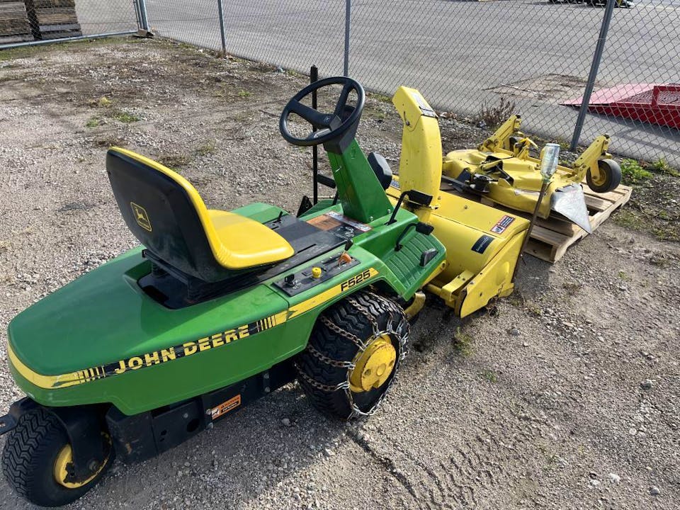 John Deere F525