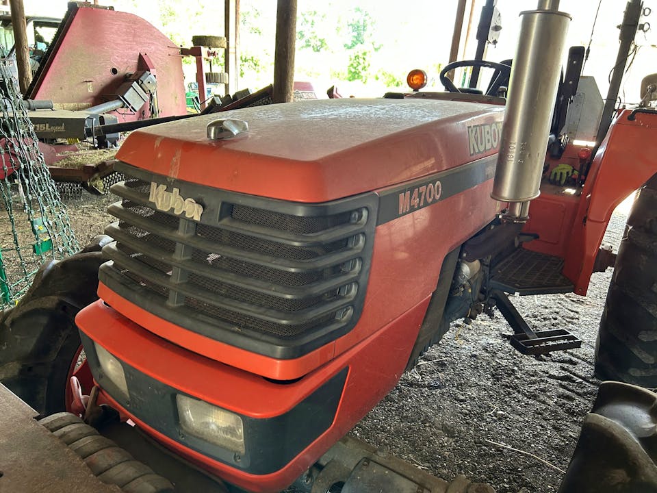 Kubota M4700