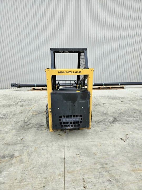 New Holland L250 (W/FORK AND BUCKET)