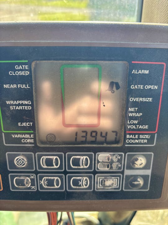 John Deere 566