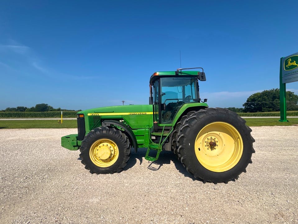 John Deere 8300