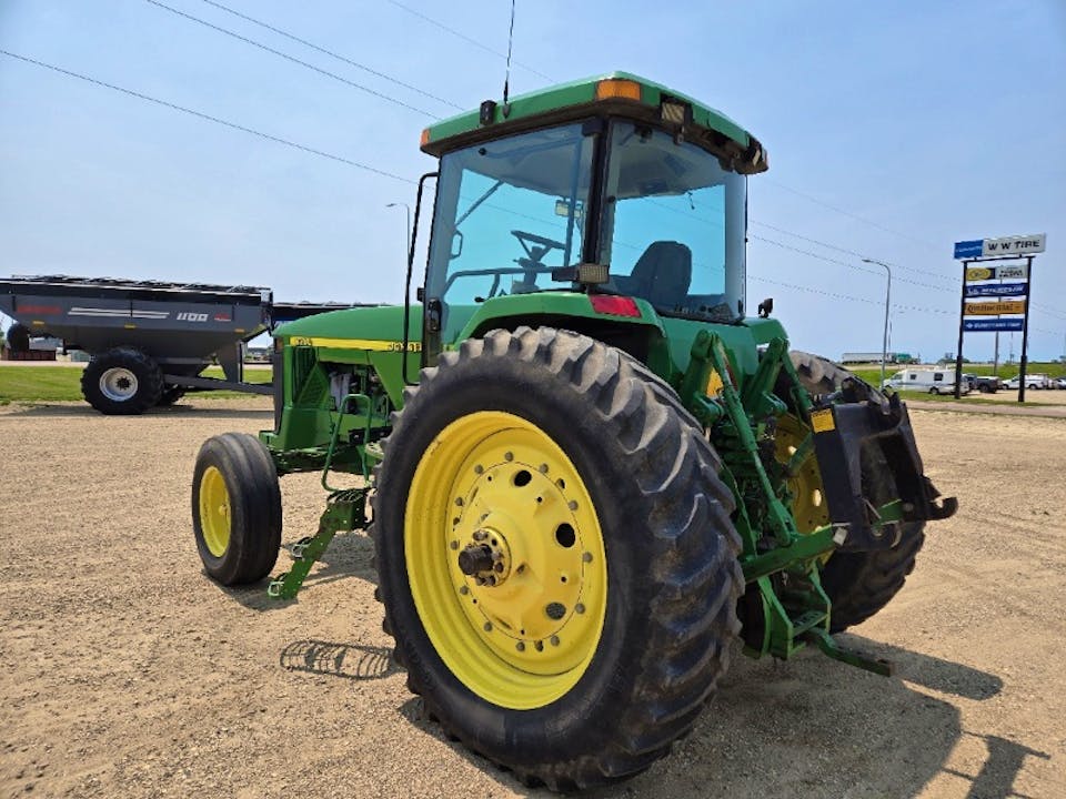 John Deere 8200