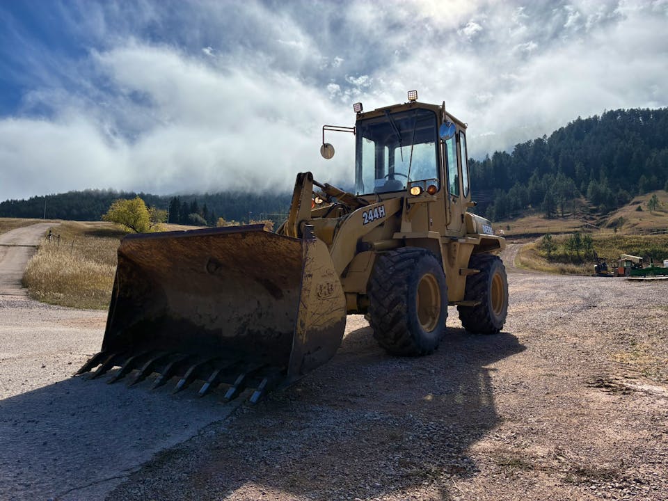 John Deere 244H
