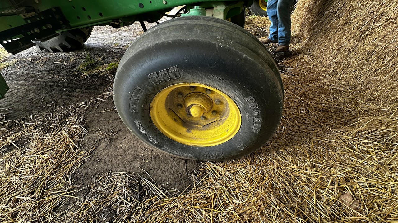 John Deere 6110