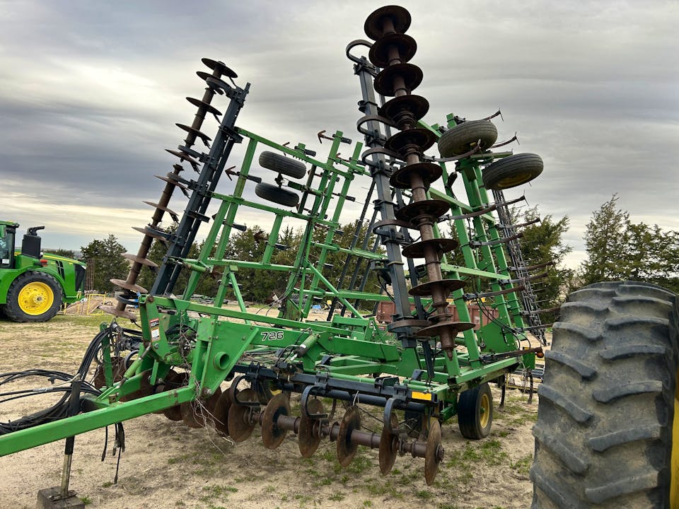 John Deere 726