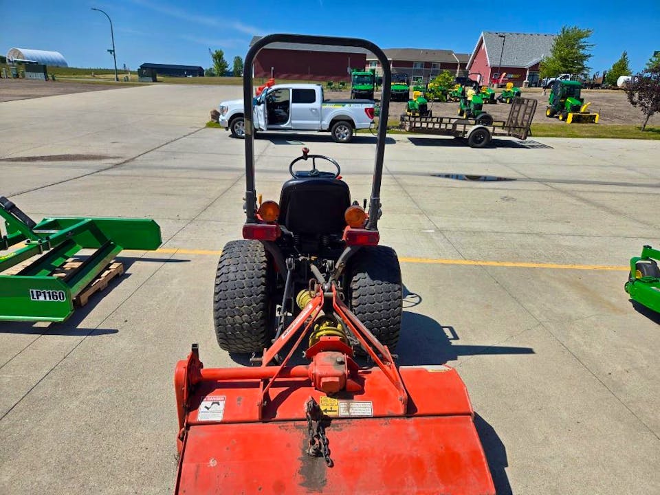 Kubota B7300