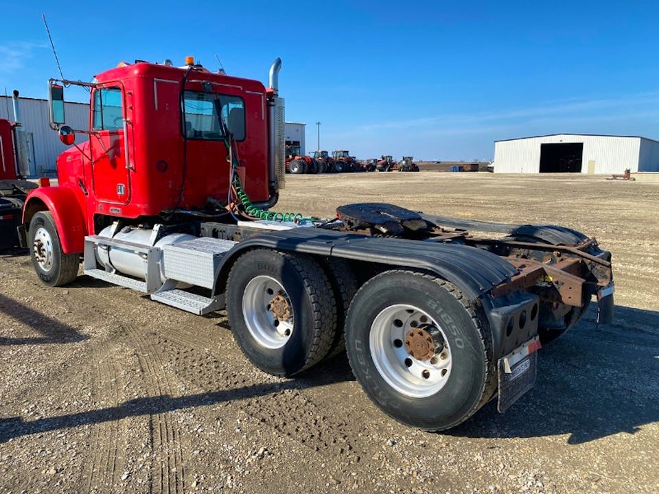 FREIGHTLI FLD120 SEMI