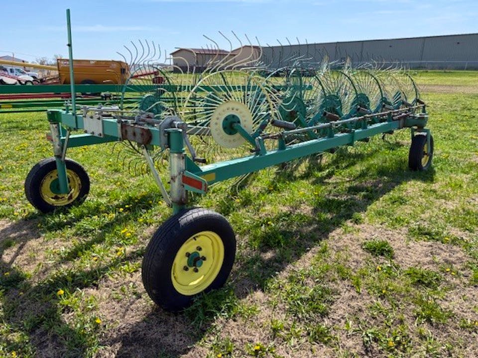 John Deere 704