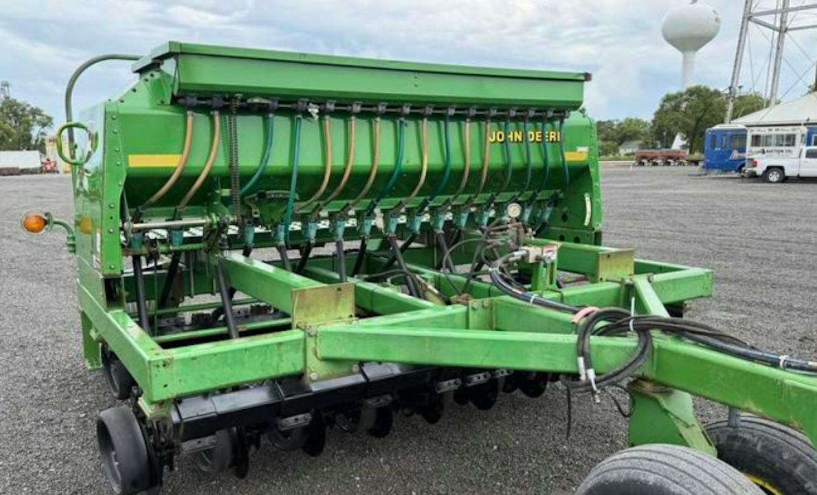 John Deere 1560