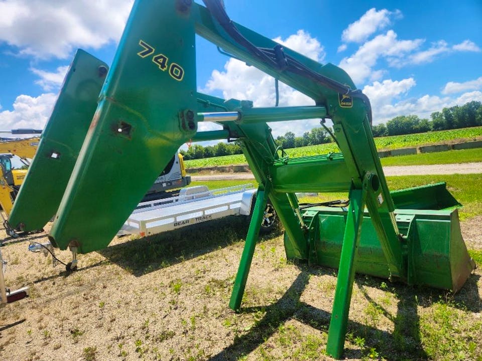 John Deere 740