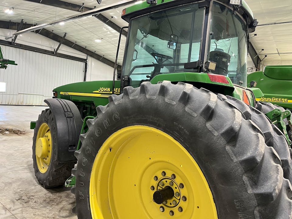 John Deere 8110
