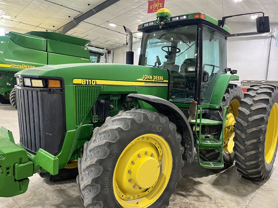 John Deere 8110